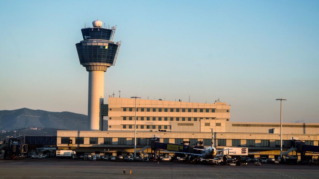 Ταλαιπωρία για χιλιάδες επιβάτες – «Έπεσε» πανελλαδικά το σύστημα ελέγχου διαβατηρίων