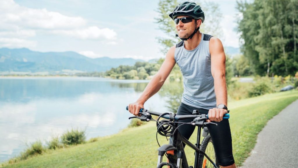 Ποδήλατο: Γιατί οι άνδρες πρέπει να κάνουν συχνά όρθιοι πετάλι – Τι δείχνει νέα έρευνα