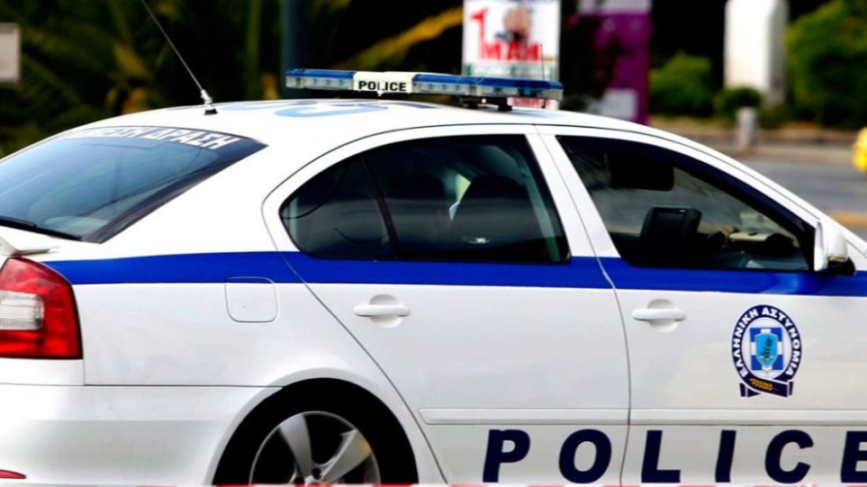 Σύλληψη διακινητή παράνομων μεταναστών στη Θεσσαλονίκη – Εμβόλισε περιπολικό με βαν και προσπάθησε να διαφύγει