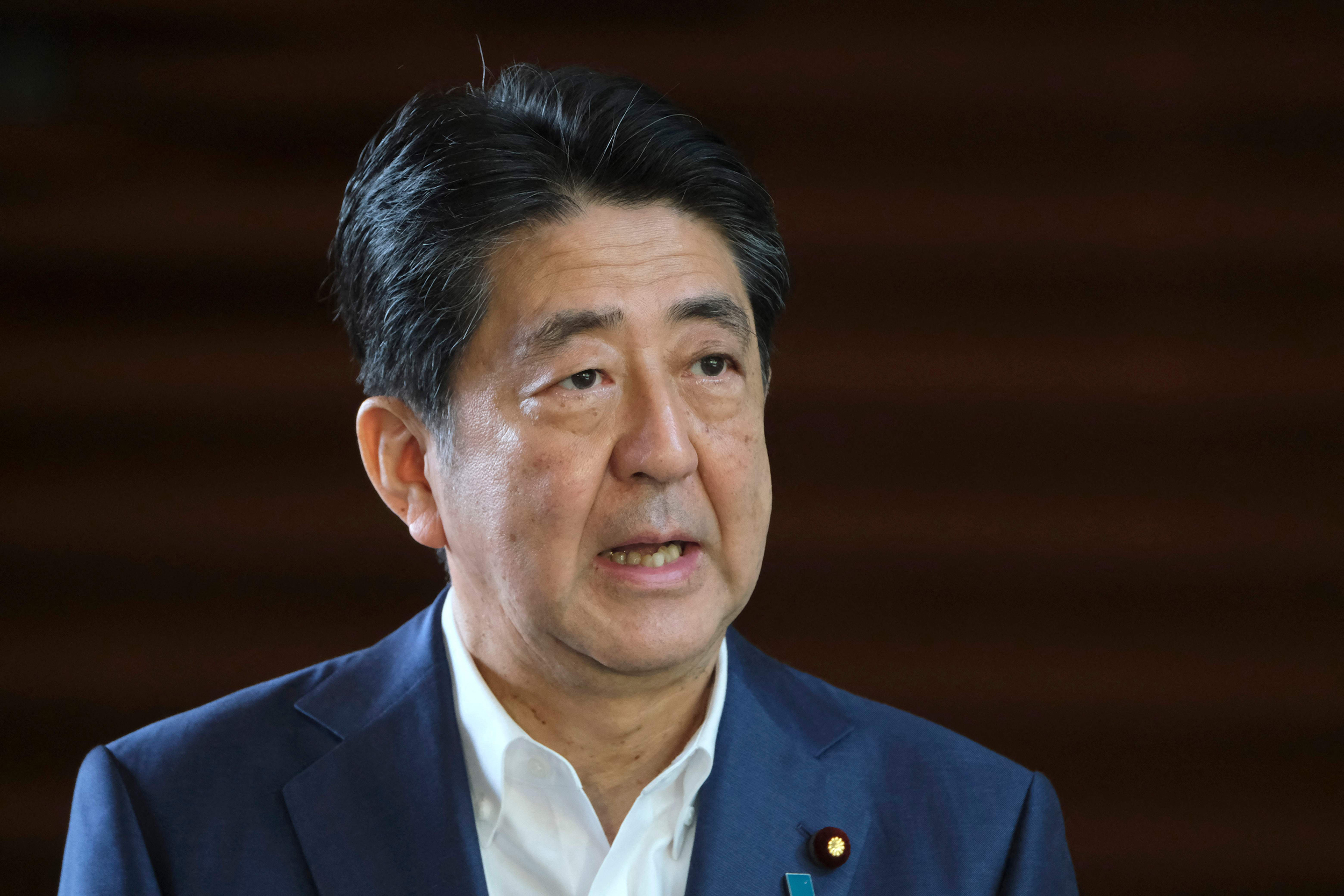 Πυροβόλησαν τον πρώην πρωθυπουργό της Ιαπωνίας Σίνζο Αμπε ενώ έδινε ομιλία στην πόλη Νάρα – «Δεν αναπνέει» (βίντεο)