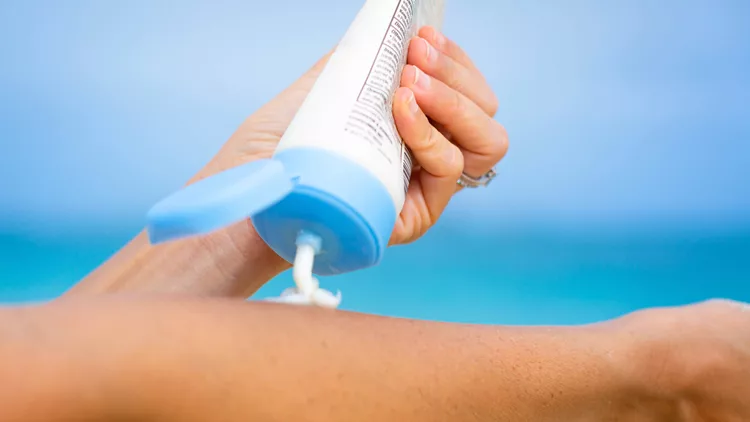 Αντηλιακό: Επτά πράγματα που πρέπει να ξέρετε για να κάνετε τη σωστή επιλογή