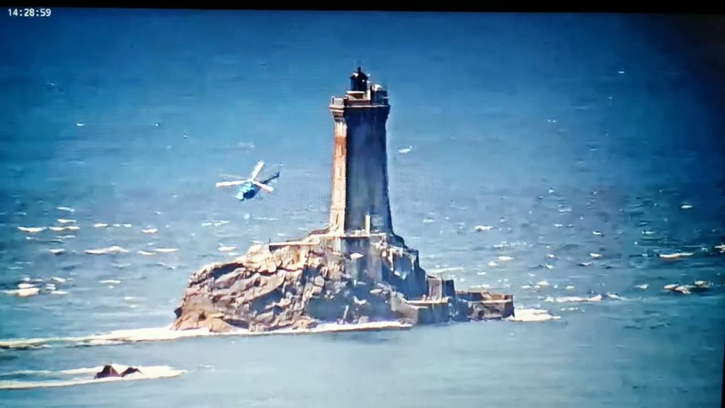Ελικόπτερο παραλίγο να συντριβεί επάνω σε φάρο στο «τέλος της γης» (Βίντεο)