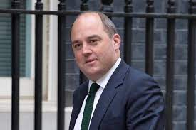 Βρετανία: Φαβορί για να διαδεχτεί τον Μ.Τζόνσον ο υπουργός Άμυνας Μπεν Γουάλας