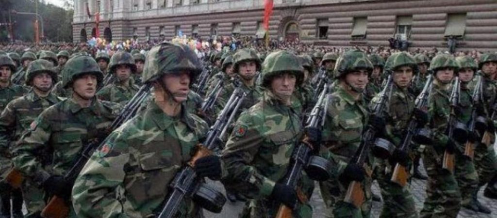 Αλβανός ταγματάρχης στο ΝΑΤΟ έφτιαξε «χασισοφυτεία» στο σπίτι του στην Ολλανδία!