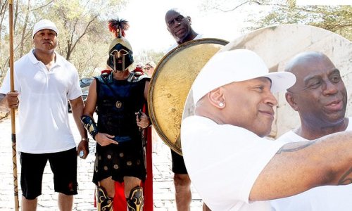 Μάτζικ Τζόνσον: Ενθουσιασμένος με την Ελλάδα ο «θρυλικός» σταρ του ΝΒΑ – Επίσκεψη σε Αθήνα και Κόρινθο (φώτο)
