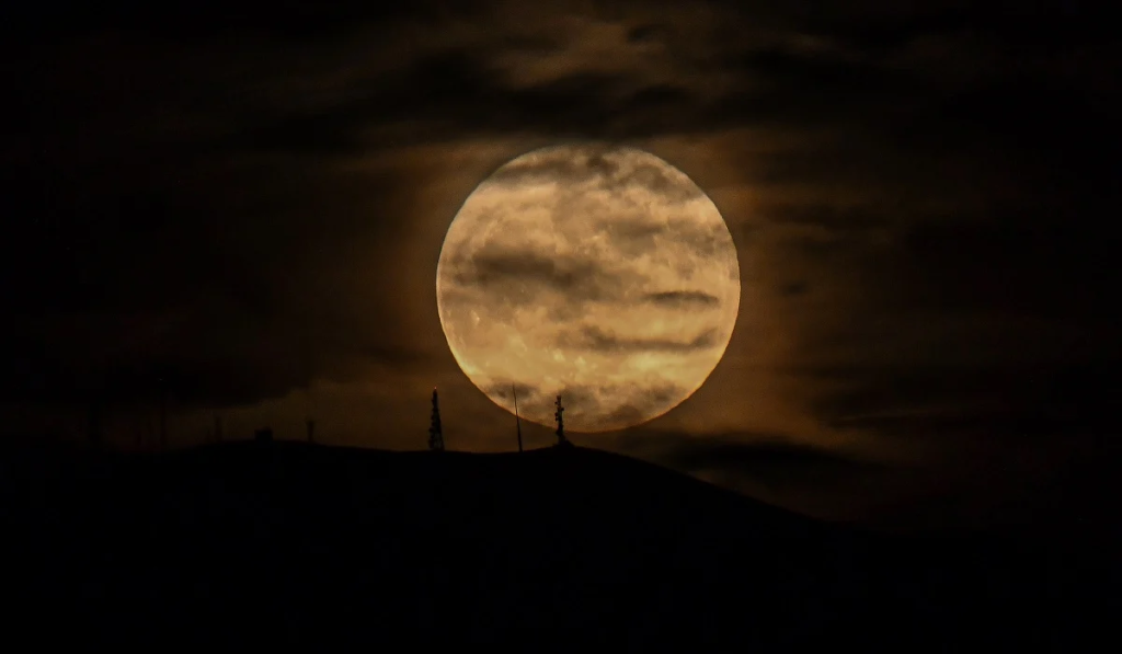«Φεγγάρι του Ελαφιού»: Στις 13 του μήνα η υπερπανσέληνος του Ιουλίου
