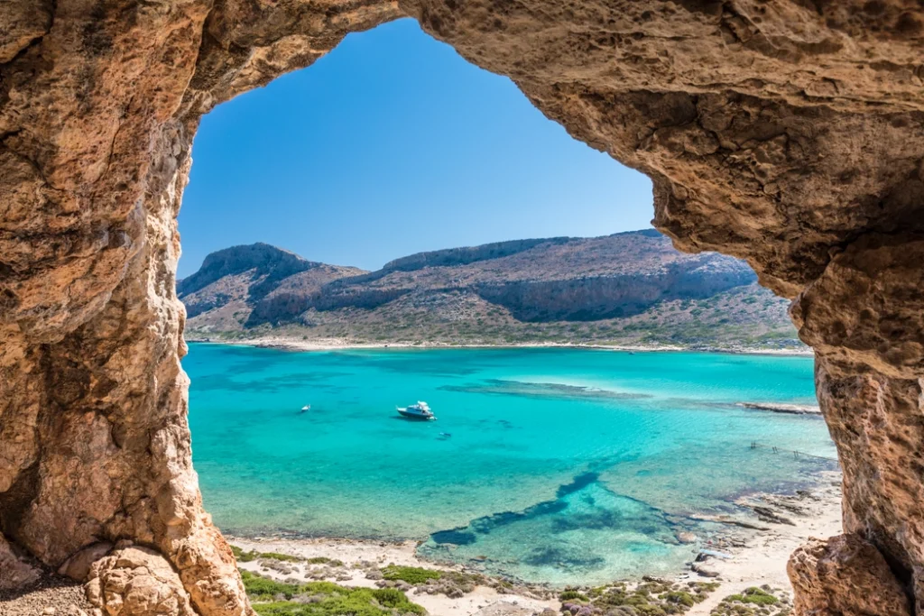 Επτά ελληνικές παραλίες που «έχουν να πουν πολλά» στην ψυχή και το σώμα σας