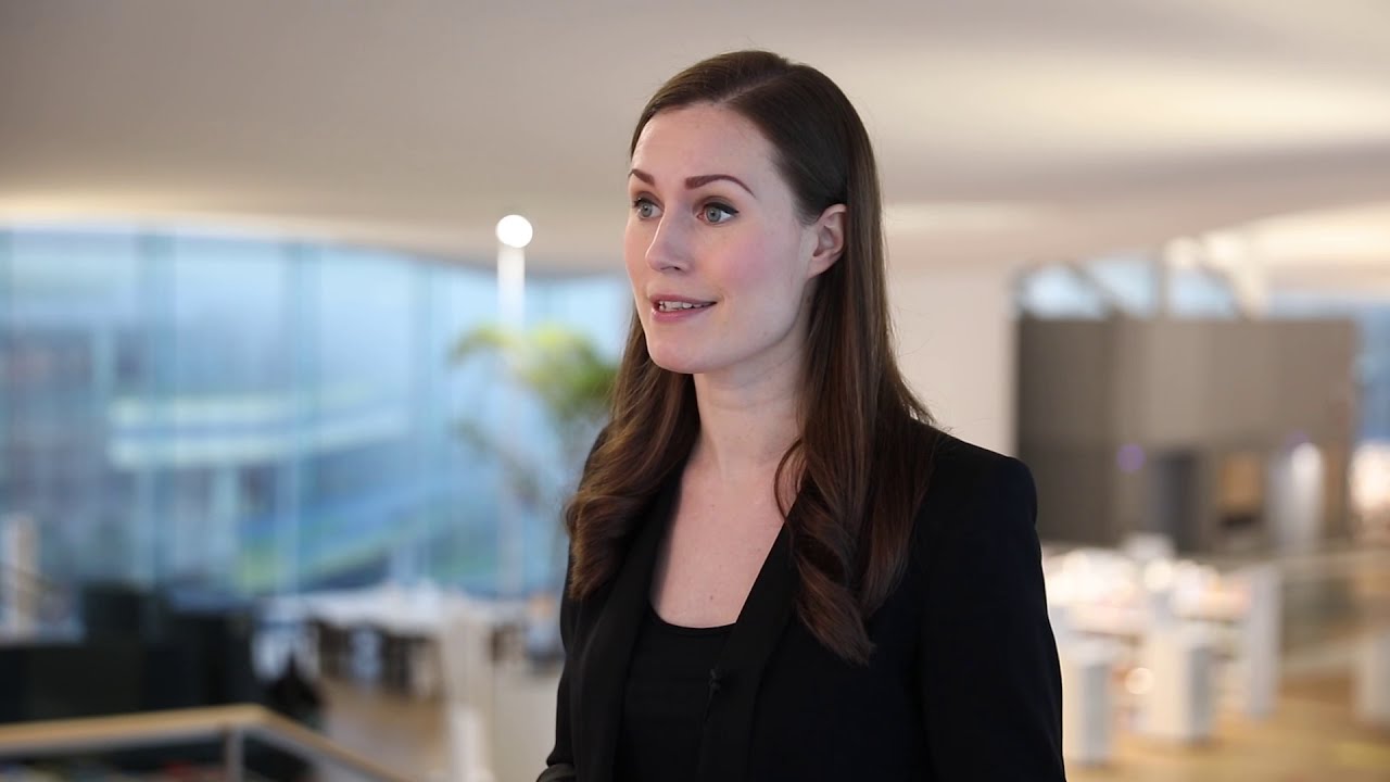 Σάνα Μαρίν: Με ροκ εμφάνιση η Φινλανδή πρωθυπουργός σε συναυλία – Κοντό σορτς και δερμάτινο