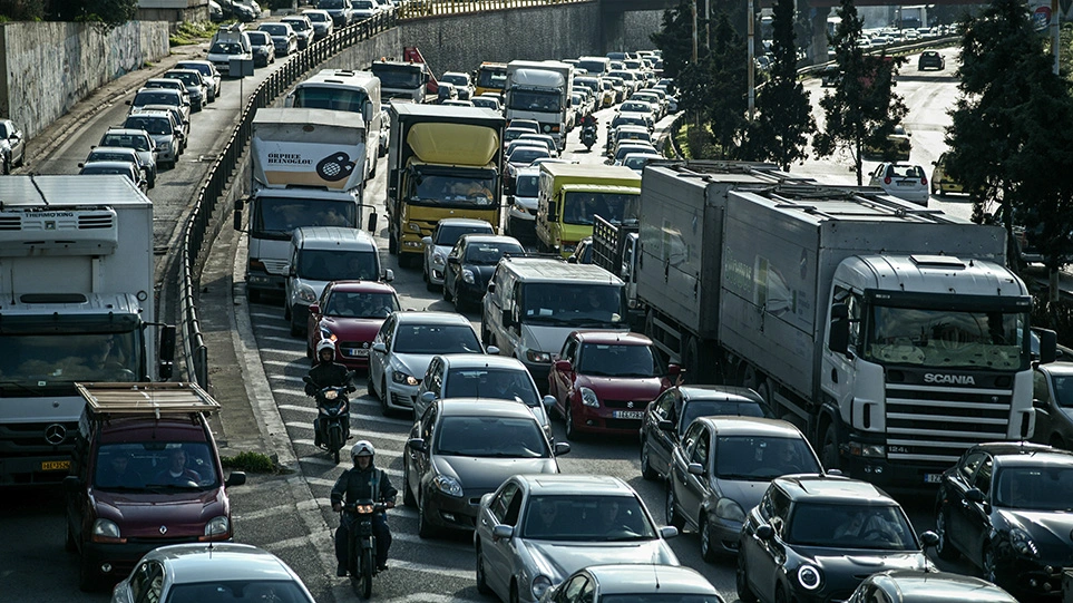 Τροχαίο στον Κηφισό με τραυματισμό δικυκλιστή – Μεγάλο μποτιλιάρισμα