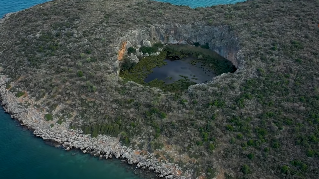 Ο κρατήρας με τα νούφαρα: Το μαγικό μέρος στην Ιτέα που θυμίζει τον «Άρχοντα των Δαχτυλιδιών» (βίντεο)