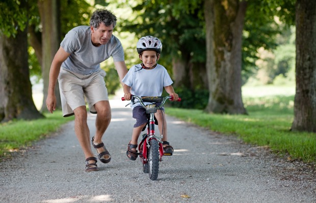 Τι να κάνετε για να διαλέξετε το κατάλληλο κράνος ποδηλάτου για τα παιδιά σας