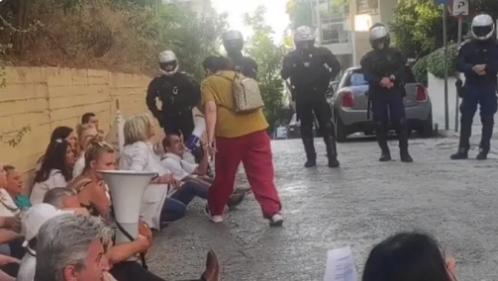 Το Σωματείο Υγειονομικών καταγγέλλει την απαγωγή πολιτών από την ΕΛΑΣ έξω από το σπίτι του πρωθυπουργού Κ.Μητσοτάκη