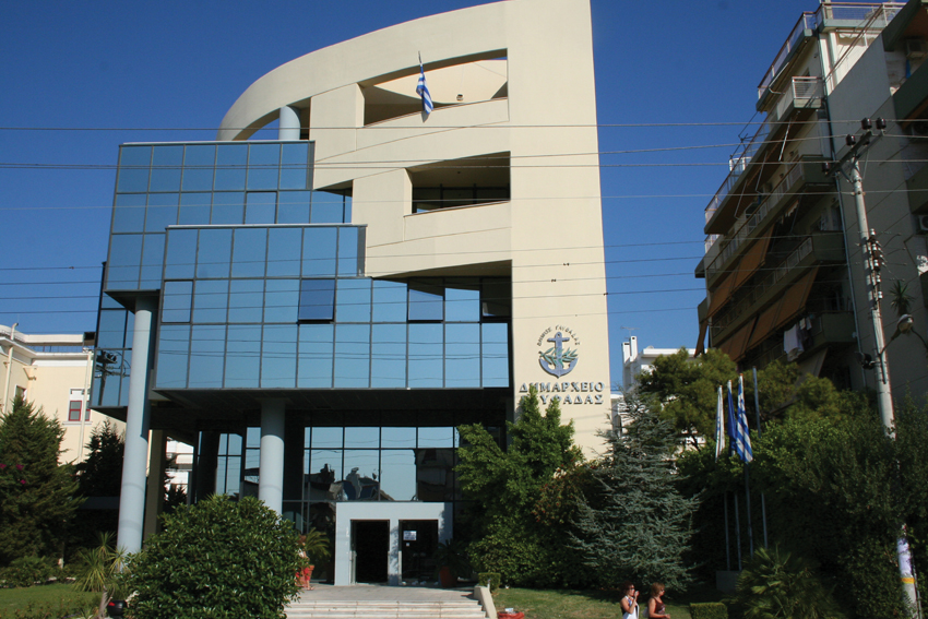 Καταγγελία προς τον Δήμο Γλυφάδας: Στοχοποιούν δημότες και τους κάνουν τη ζωή δύσκολη – Δεν γνωρίζουν ούτε το πρωτόκολλο