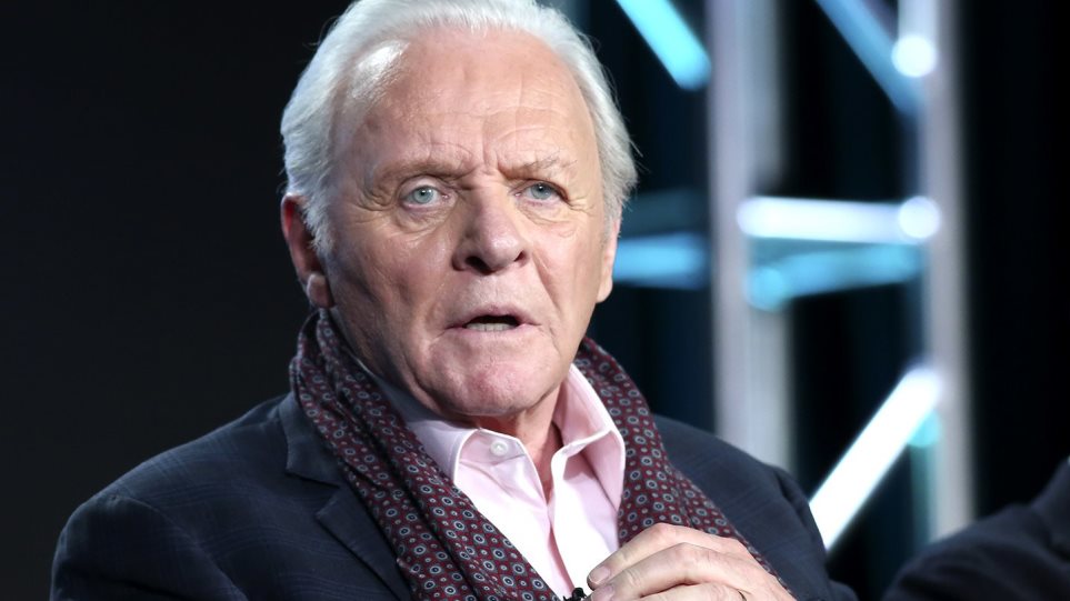 O Άντονι Χόπκινς χορεύει με χαβανέζικο πουκάμισο στο TikTok και γίνεται viral