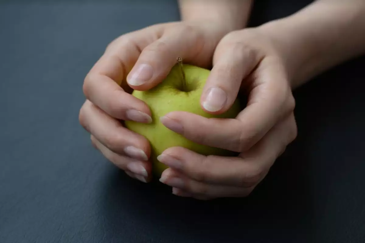 Τα πέντε ύποπτα σημάδια στα νύχια που δείχνουν μελάνωμα