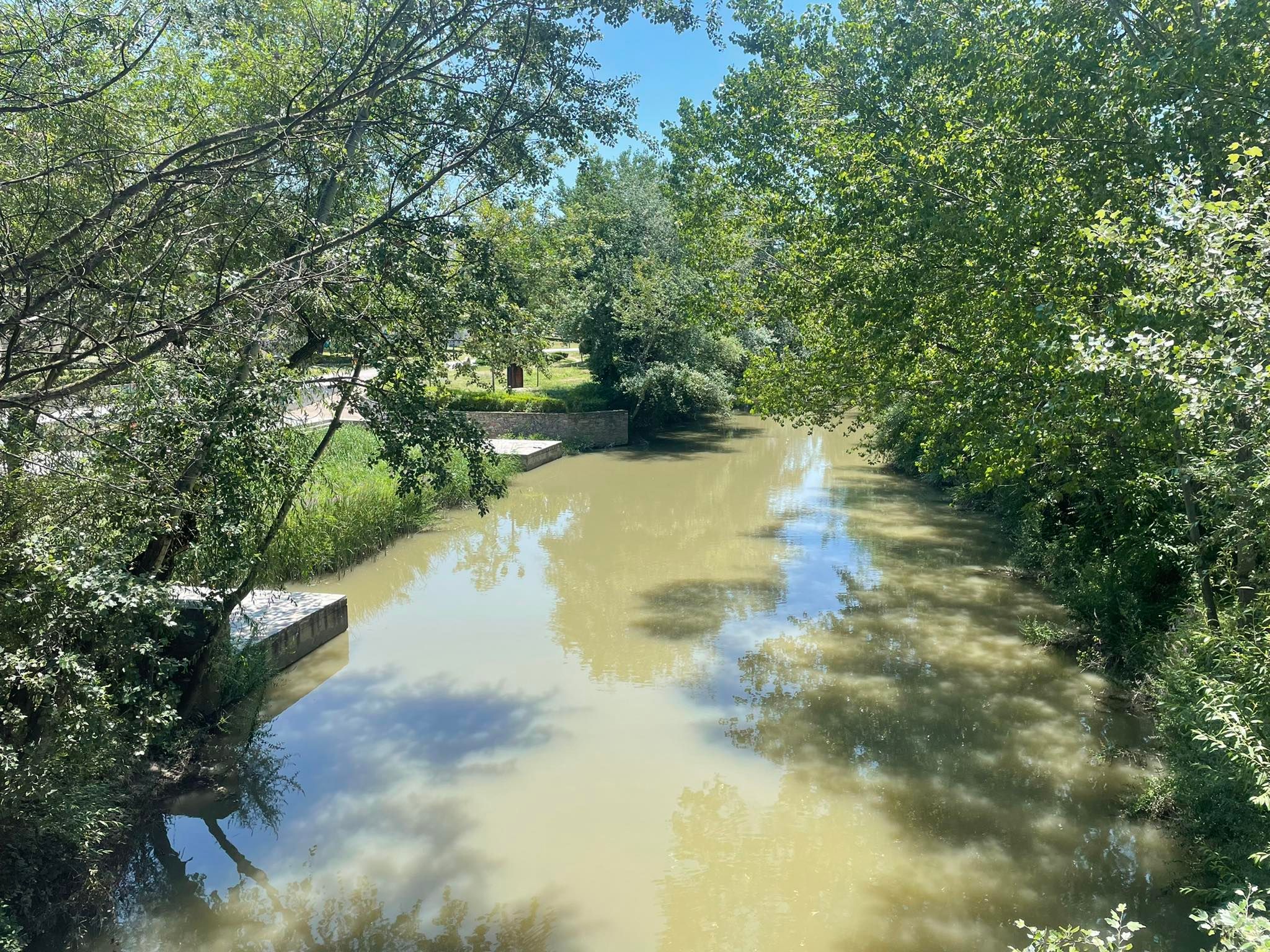 Λάρισα: Νεκρή γυναίκα που έπεσε στον Πηνειό από την πεζογέφυρα του Αλκαζάρ