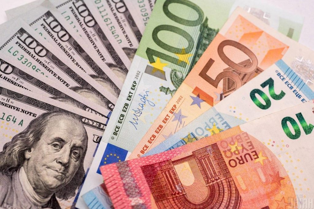 Ιστορική πτώση για το ευρώ: Χαμηλότερο επίπεδο των τελευταίων 20 ετών – Απόλυτη ισοτιμία με το δολάριο