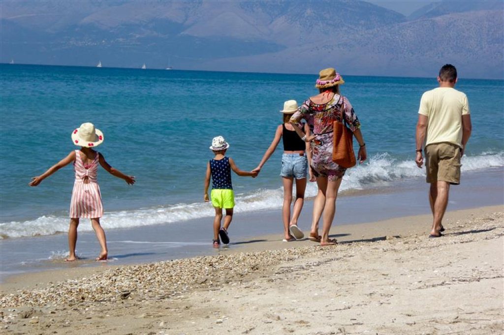 Δείτε πότε ξεκινούν οι αιτήσεις για το πρόγραμμα νέου κοινωνικού τουρισμού – Οι δικαιούχοι