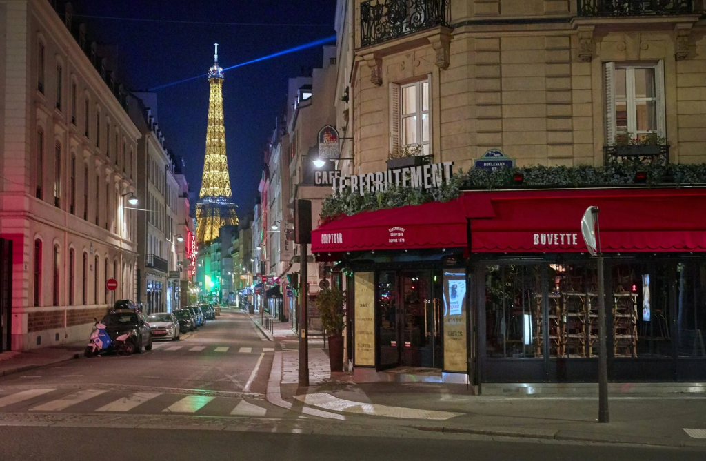 Le Monde: «Η Δύση έχει ανεβεί στο τραίνο της ύφεσης – Έρχεται δύσκολος χειμώνας»