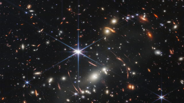 Αυτή είναι η πρώτη εικόνα από το διαστημικό τηλεσκόπιο Τζέιμς Γουέμπ – Βλέπει την «αρχή» του Σύμπαντος