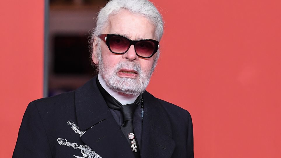 Καρλ Λάγκερφελντ: «Χρυσοπουλήθηκαν» τα σχέδια μόδας του σε δημοπρασία