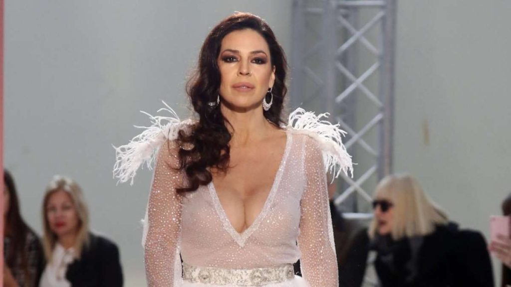 Ναταλία Δραγούμη: Ποζάρει με λευκό μπικίνι και «ζαλίζει» με το καλλίγραμμο κορμί της (φώτο)