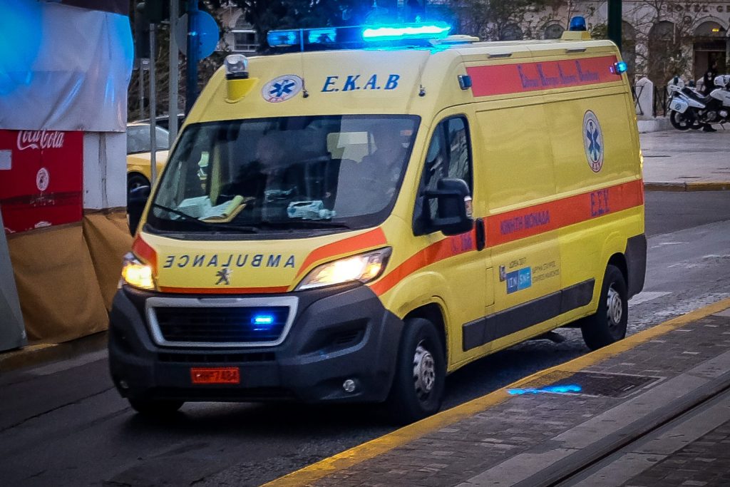 Τροχαίο δυστύχημα στη λεωφόρο Μαραθώνος: Νεκρός 34χρονος που «καρφώθηκε» με το αυτοκίνητό του σε δέντρο