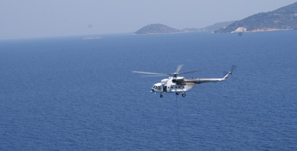 Σάμος: Διασώθηκαν δύο άτομα από το ελικόπτερο που έπεσε – Συνεχίζονται οι έρευνες