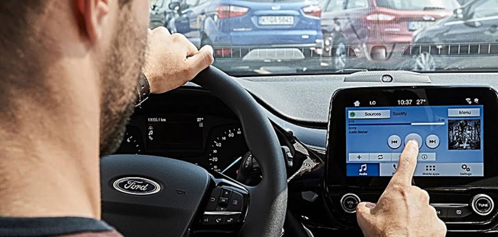 Τσουχτερά πρόστιμα περιμένουν όσους έχουν δυνατά τη μουσική στο αυτοκίνητο  