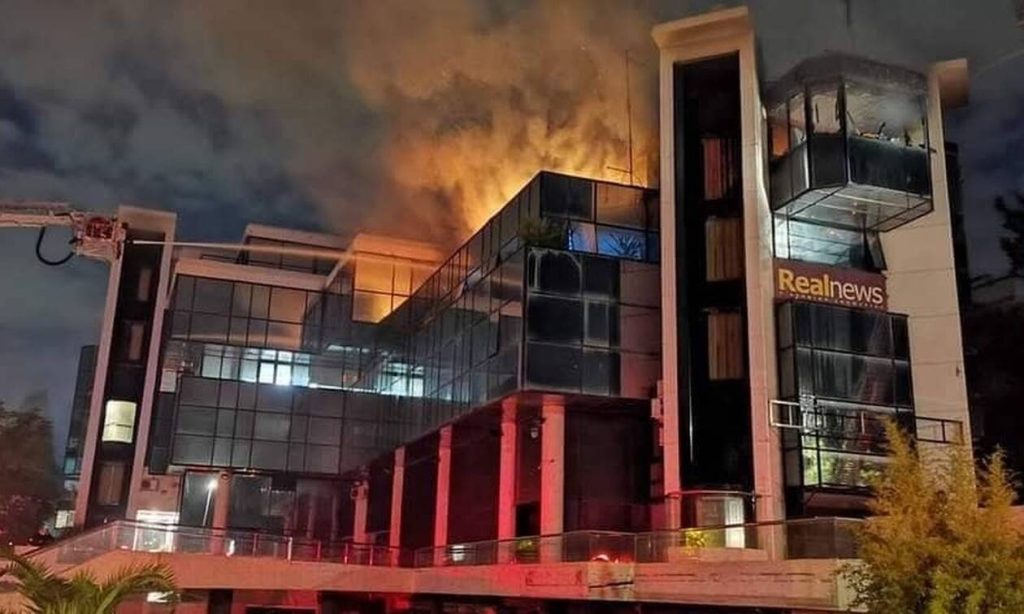 Φωτιά στην Real στο Μαρούσι – Ν.Χατζηνικολάου: «Μας καίνε» – Βρέθηκαν γκαζάκια (upd)