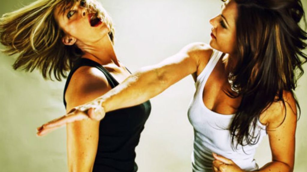 Κοζάνη: Άγριο ξύλο με μπουνιές μεταξύ γυναικών έξω από φαρμακείο