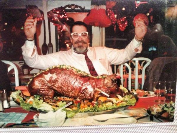 Paezano: Πέθανε η πιο cult φιγούρα της Φωκίωνος Νέγρη – Κυκλοφορούσε με ένα μαϊμουδάκι στον ώμο