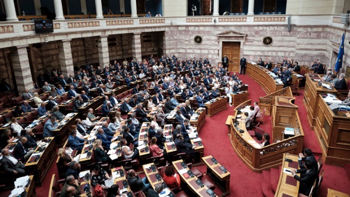 Βουλή: Ο ΣΥΡΙΖΑ αποχώρησε από την ψηφοφορία του νομοσχεδίου για την αναβάθμιση των ΑΕΙ