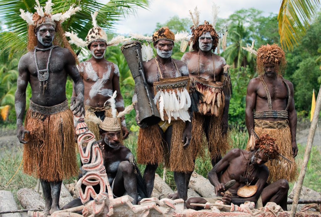 Η φυλή της Νέας Γουινέας που έτρωγε τη σάρκα των εχθρών της