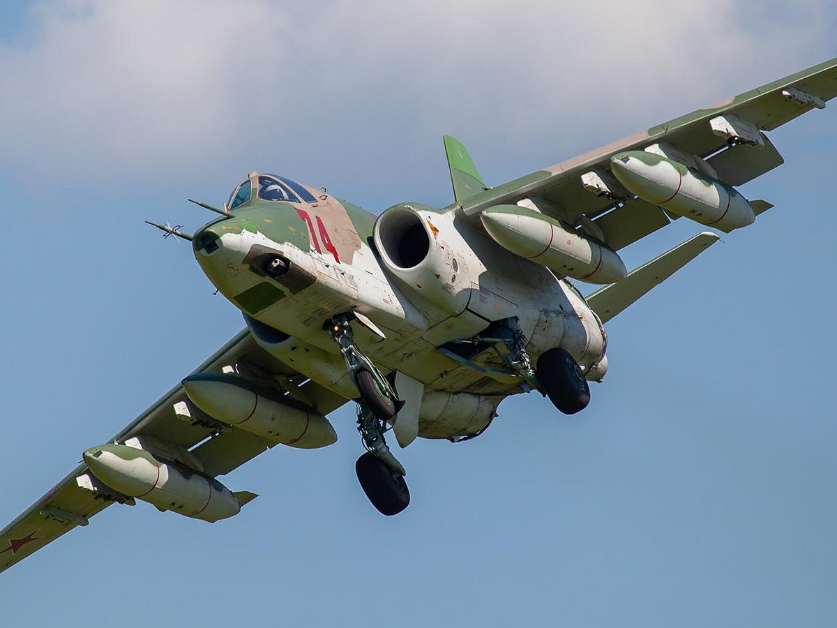 Su-25 πάνω από την Ουκρανία: Το ρωσικό «ιπτάμενο πυροβολικό» εν δράσει