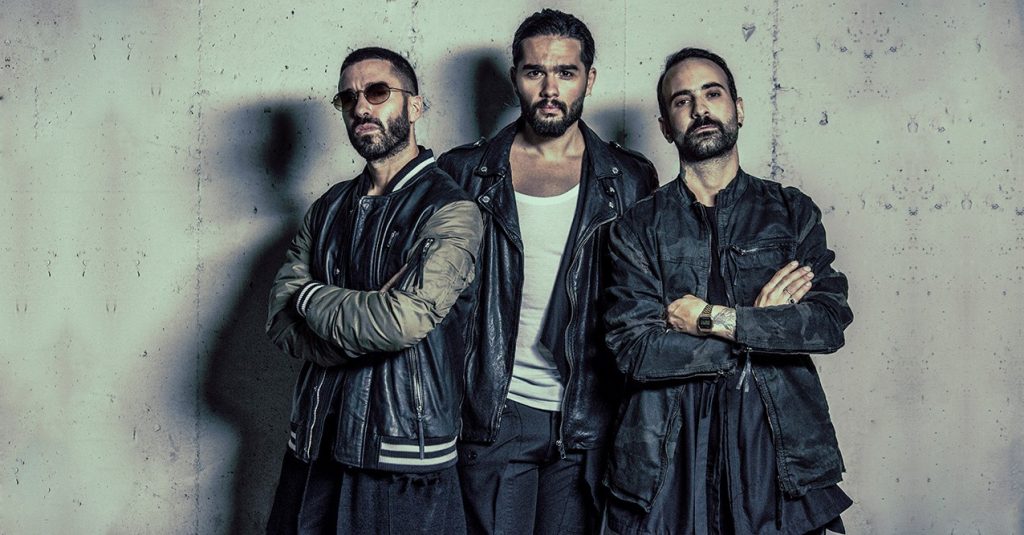 Επικό βίντεο με τον Χρήστο Μάστορα: Του πέταξαν… κρουασάν πάνω στην πίστα που τραγουδούσε!