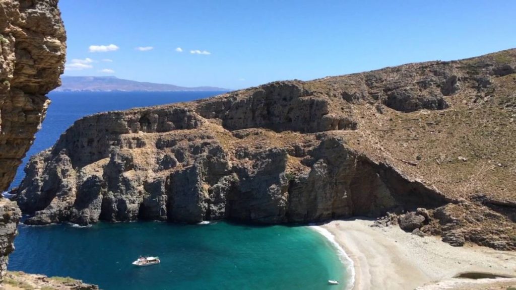 Τρεις «κρυμμένες» παραλίες στην Εύβοια για μικρές καλοκαιρινές αποδράσεις