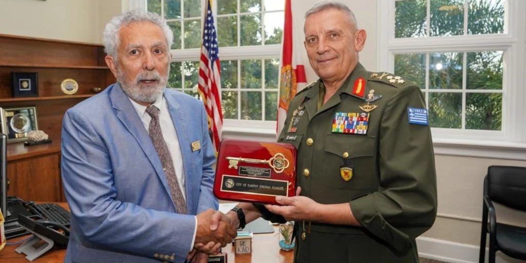 Αρχηγός ΓΕΕΘΑ: Συναντήθηκε με τον Έλληνα δήμαρχο του Τάρπον Σπρινγκς