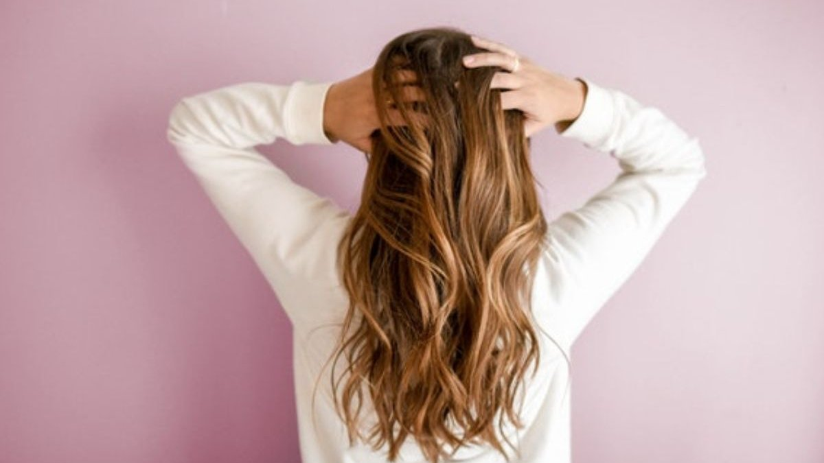 Θέλετε να διατηρήσετε το χρώμα των μαλλιών σας φρέσκο & φωτεινό; – Πέντε συμβουλές που θα σας βοηθήσουν