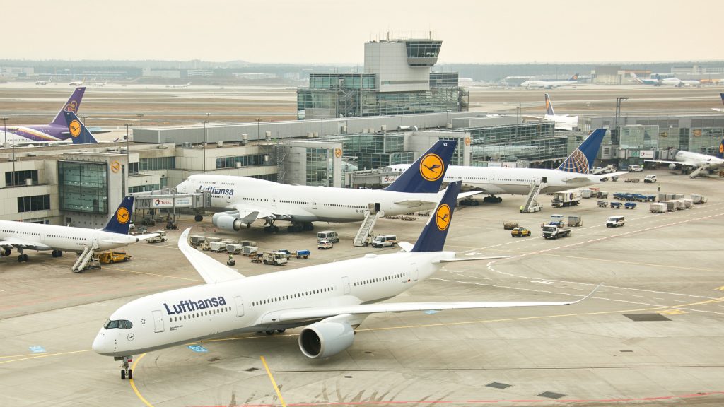 Lufthansa: Έξαντλημένοι οι εργαζόμενοι – Κορωνοϊός και υπερκόπωση προκαλούν χάος στο αεροδρόμιο
