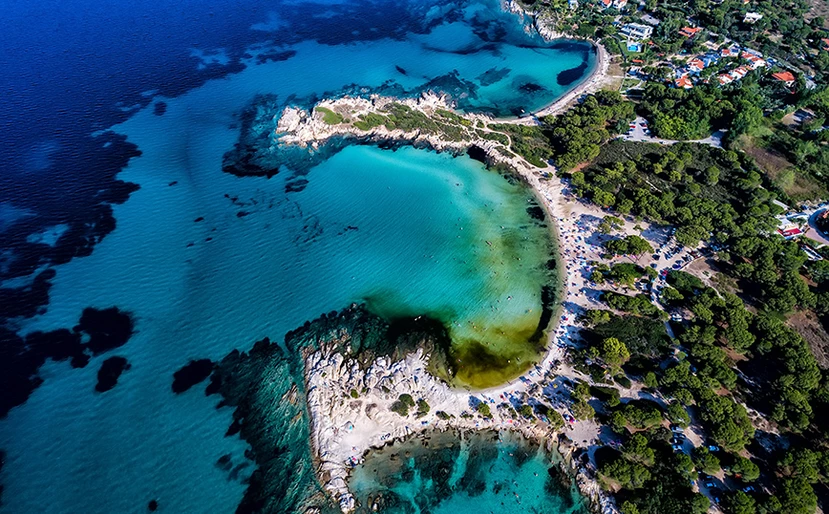 Καρύδι: Η εντυπωσιακή ακρογιαλιά στη Χαλκιδική που αξίζει να επισκεφθείτε (φώτο)