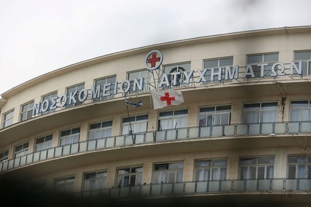 Το νοσοκομείο «ΚΑΤ»… ξέμεινε από χειρουργούς – Έδιωξαν άνδρα με αιμορραγία! (βίντεο)