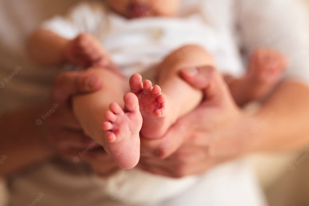 Βρετανία: Το τεστ DNA αποκάλυψε ότι από το μαιευτήριο τους είχαν δώσει άλλο παιδί 