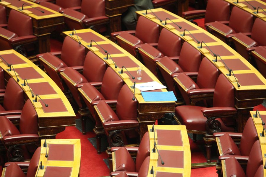 Στην Ολομέλεια προς συζήτηση αυτή την ώρα το νομοσχέδιο για την υποβοηθούμενη αναπαραγωγή