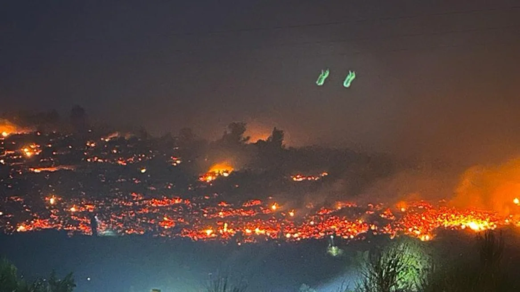 Καίγονται σπίτια στην Πεντέλη – Εκτός ελέγχου το πύρινο μέτωπο – Οι φλόγες «γλείφουν» το Παίδων (upd)