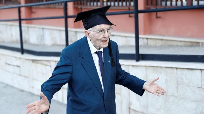 Ιταλία: Ο γηραιότερος πτυχιούχος πήρε μάστερ στα 98 του!