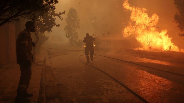 Δ.Μάντζος για τη φωτιά στην Πεντέλη: Στεκόμαστε στο πλευρό των κατοίκων, των πυροσβεστών και των εθελοντών