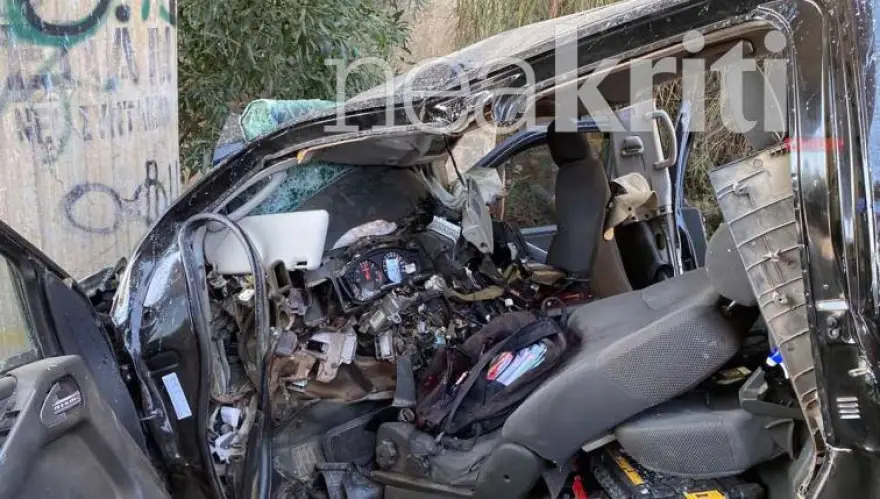 «Σμπαράλια» το αυτοκίνητο μετά το τροχαίο δυστύχημα με τον ένα νεκρό στο BOAK (φωτο)