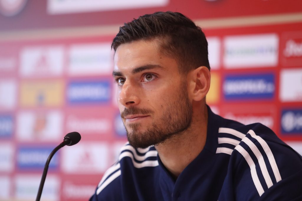 Μακάμπι Χάιφα – Ολυμπιακός: Oπαδοί των γηπεδούχων έριξαν αντικείμενα στο Μασούρα