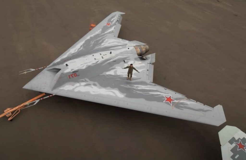 Sukhoi S-70 Okhotnik: Το ρωσικό πολεμικό drone με ικανότητες μαχητικού